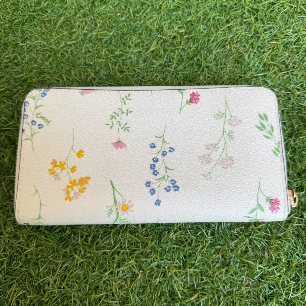 COACH Accordion Zip Around Wallet White Floral Wildflower Print C4452